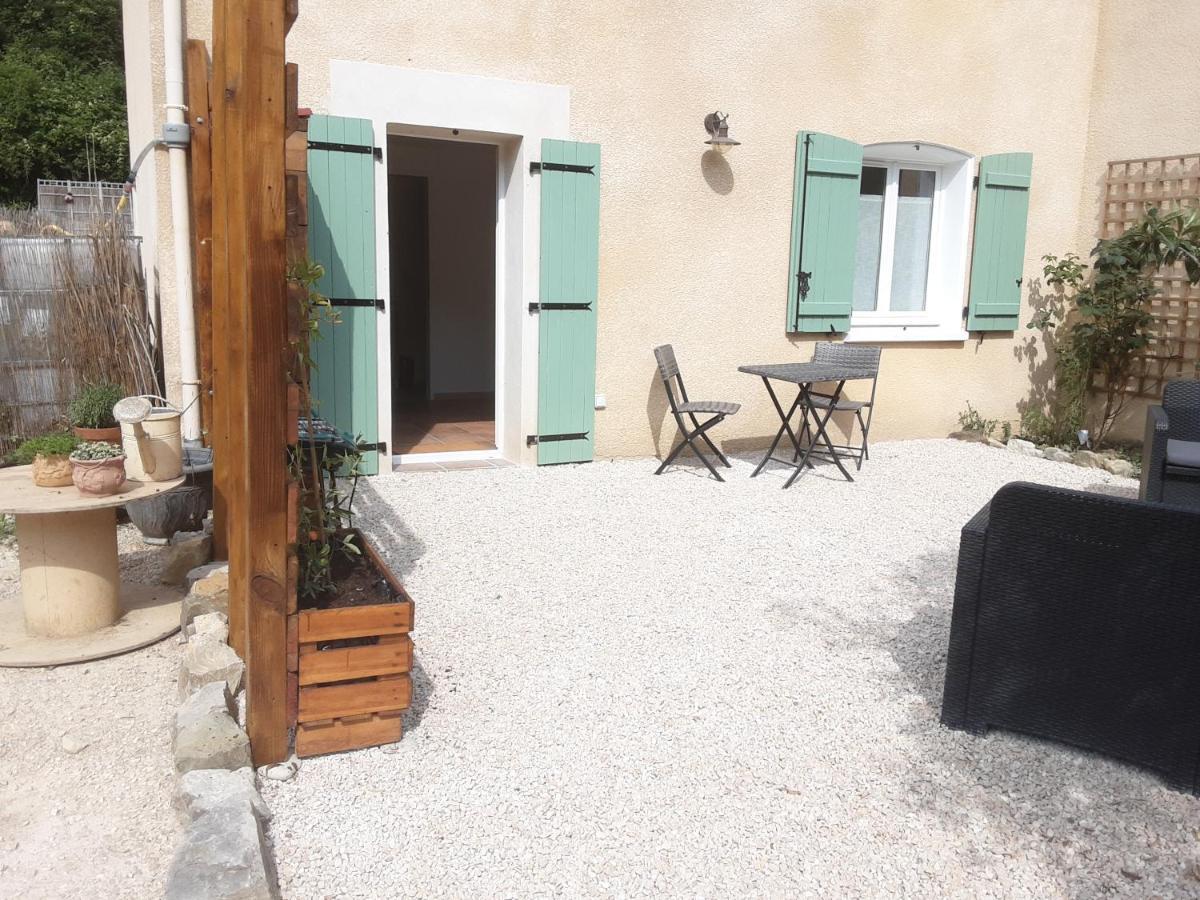 Le Chemin De Bruniele Apartment Aubres Bagian luar foto