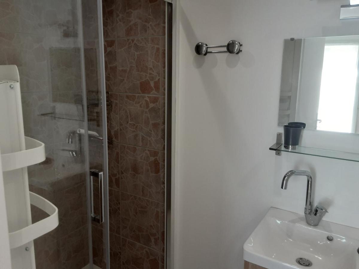 Le Chemin De Bruniele Apartment Aubres Bagian luar foto