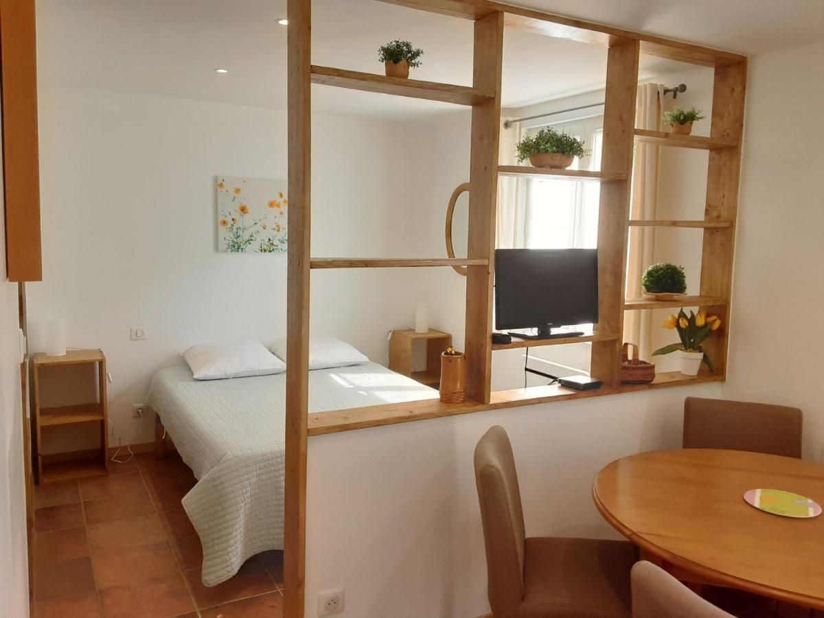 Le Chemin De Bruniele Apartment Aubres Bagian luar foto
