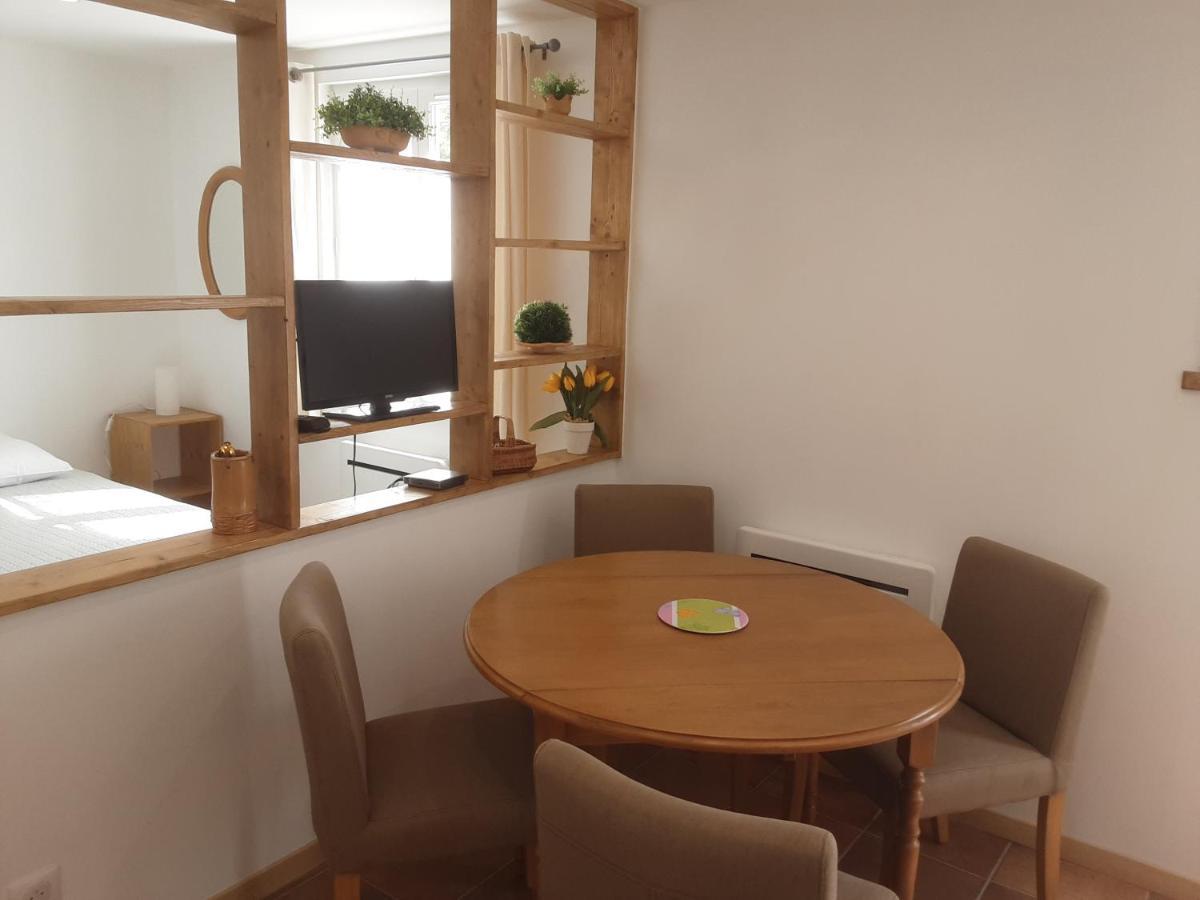 Le Chemin De Bruniele Apartment Aubres Bagian luar foto